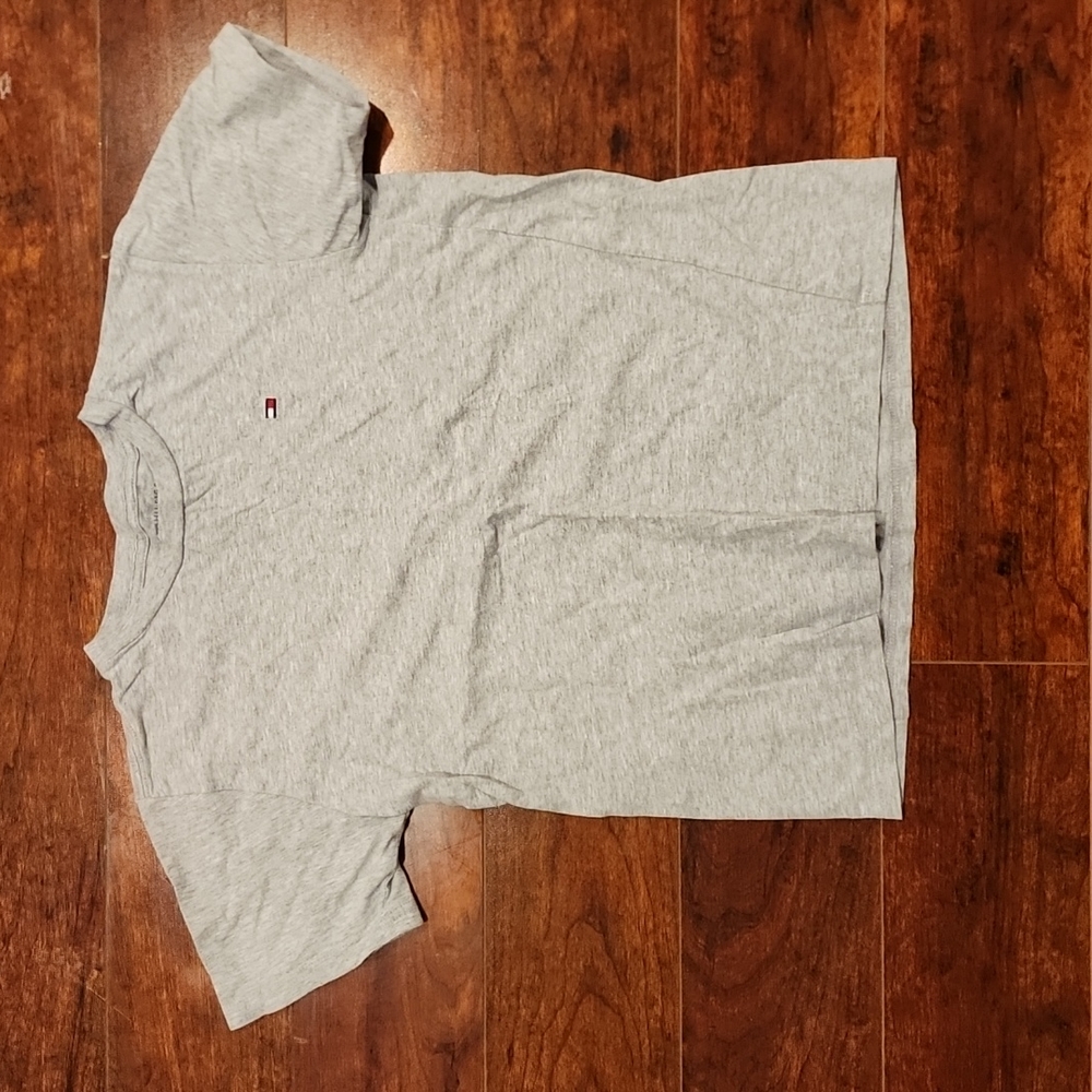 Tommy Hilfiger tee shirt